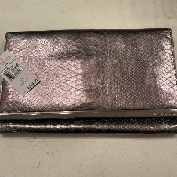 Silver Gunmetal Michael Kors Tilda XL Clutch - Genuine Leather - Brand New - Picture 1 of 4